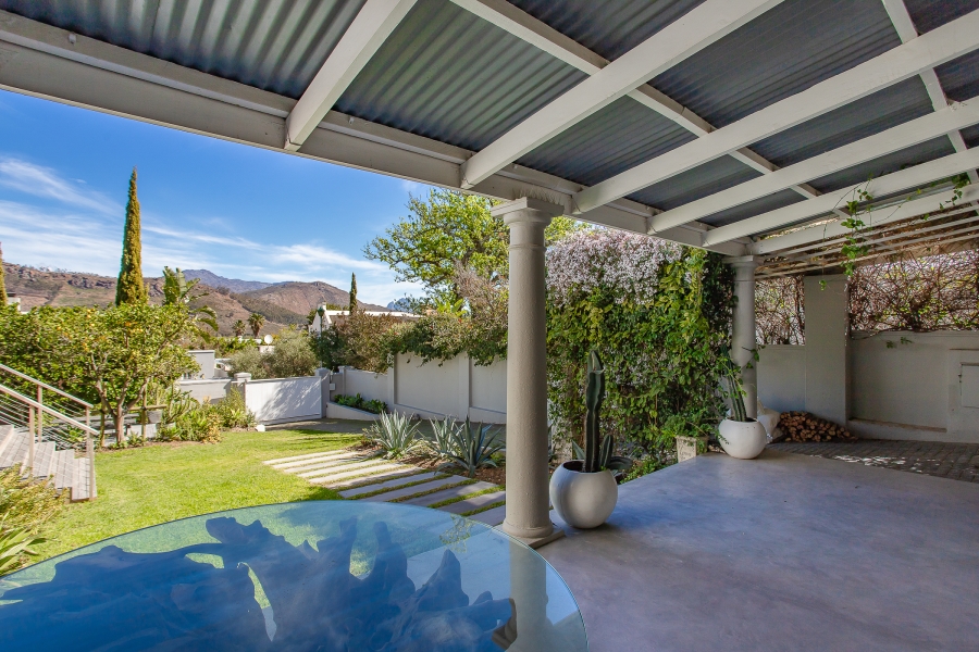 To Let 4 Bedroom Property for Rent in Franschhoek Western Cape